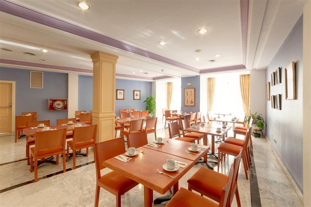 Azz Merida Medea Hotel Ресторант снимка