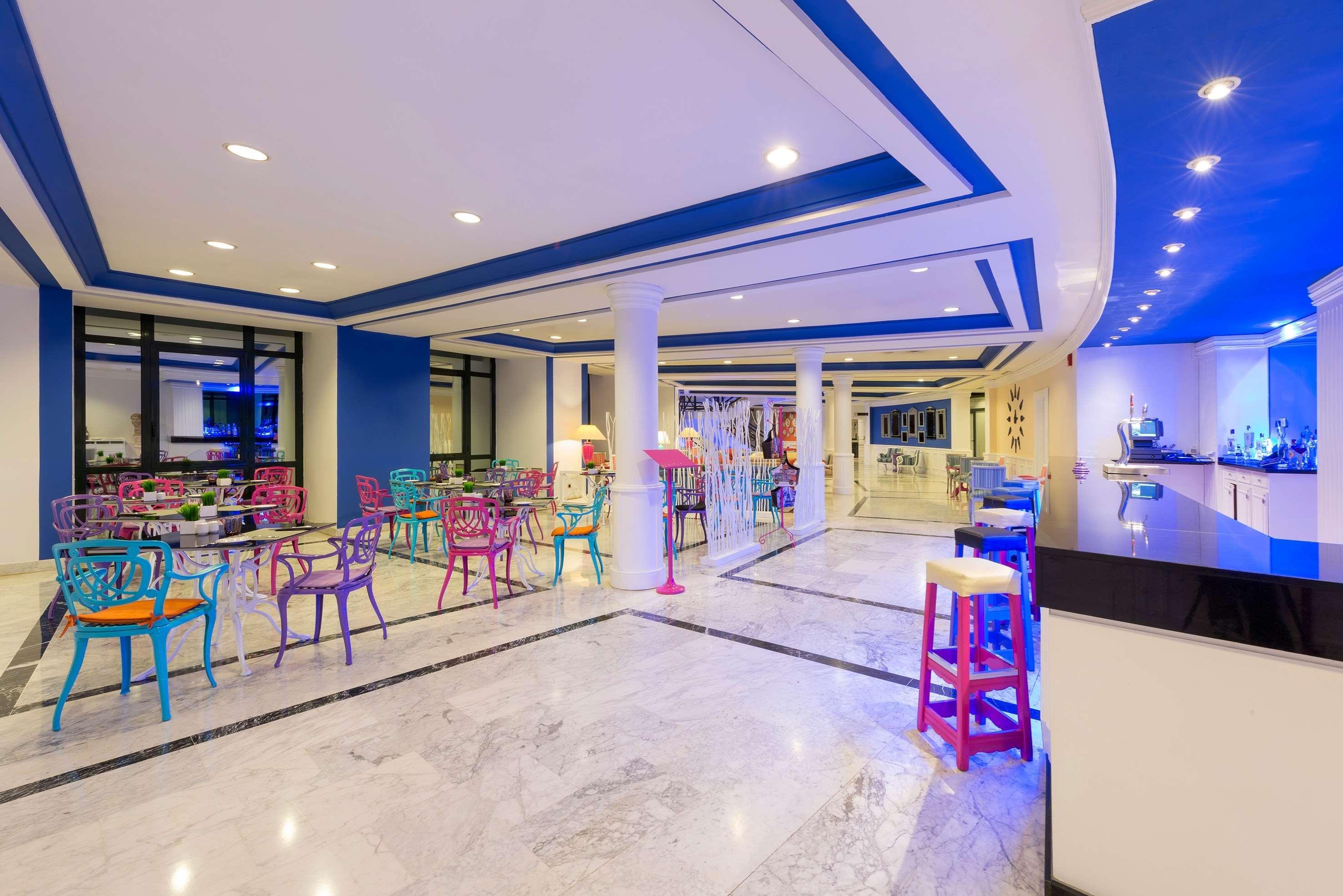 Azz Merida Medea Hotel Екстериор снимка