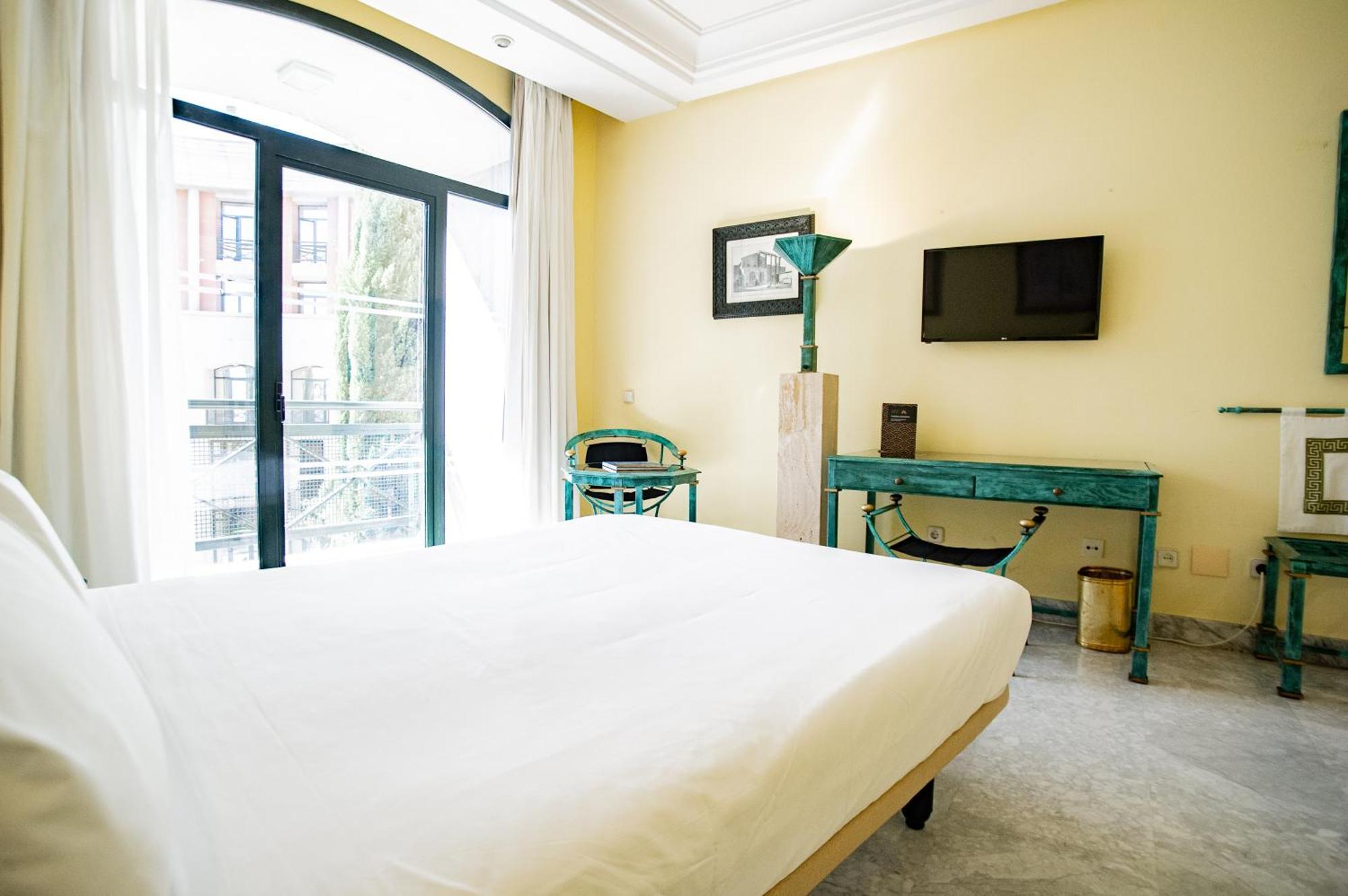 Azz Merida Medea Hotel Екстериор снимка